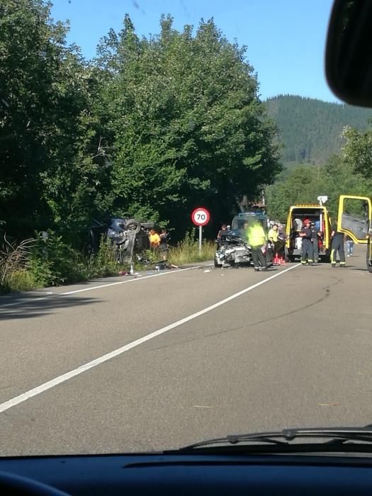 Espectacular accidente en Cangas de Onís