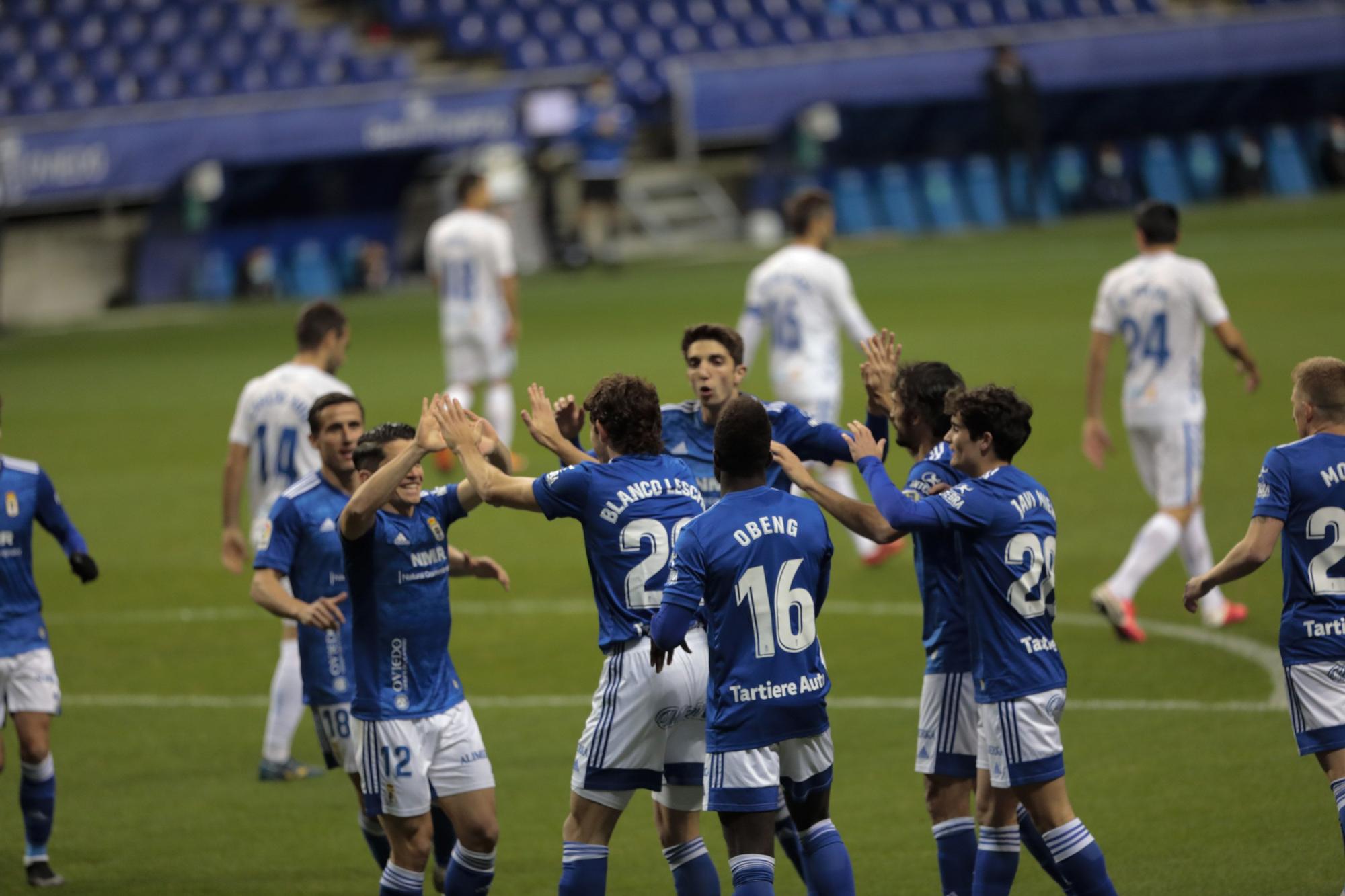 El partido del Oviedo ante el Tenerife, en imágenes
