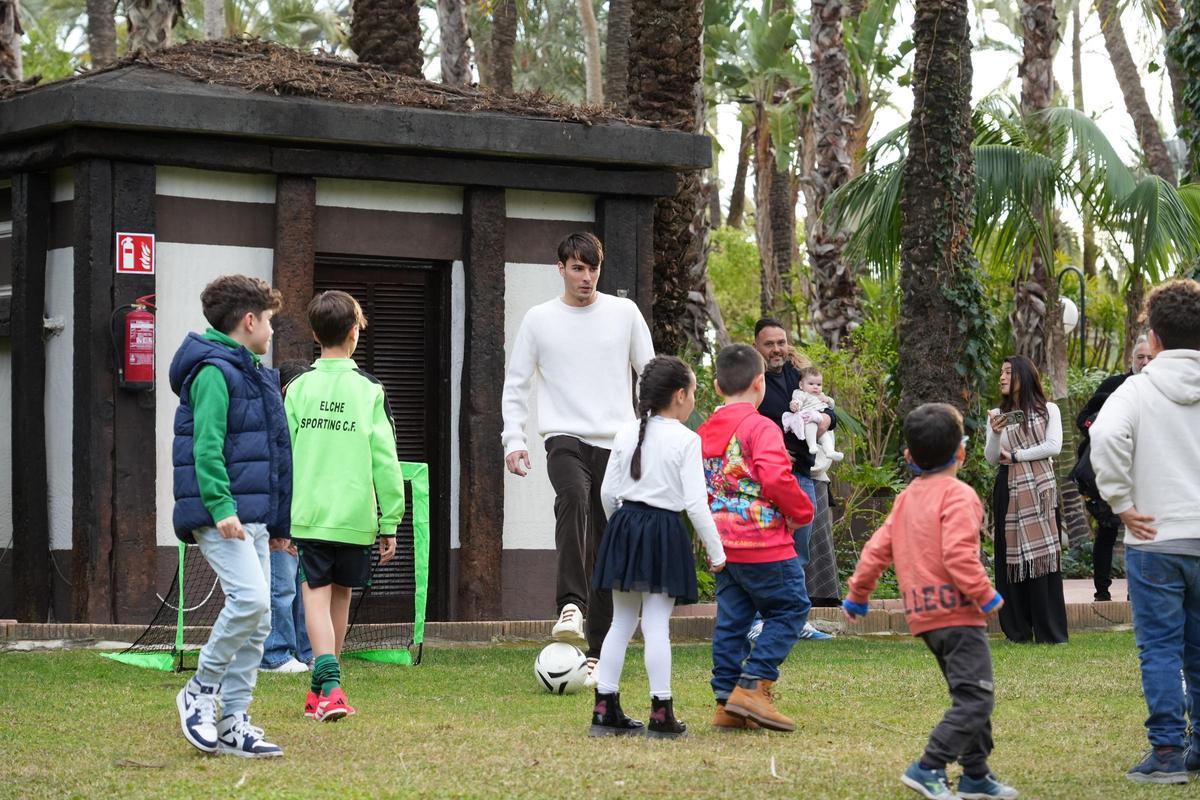 Fede Redondo, durante el partidillo con los niños y las niñas de Aspanion.