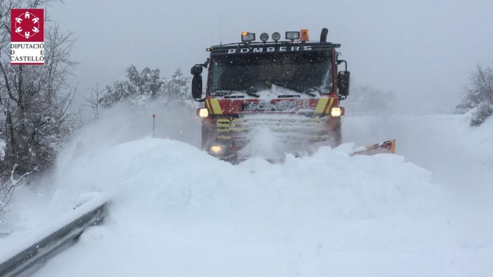 Nieve en los accesos a la Tinença de Benifassà