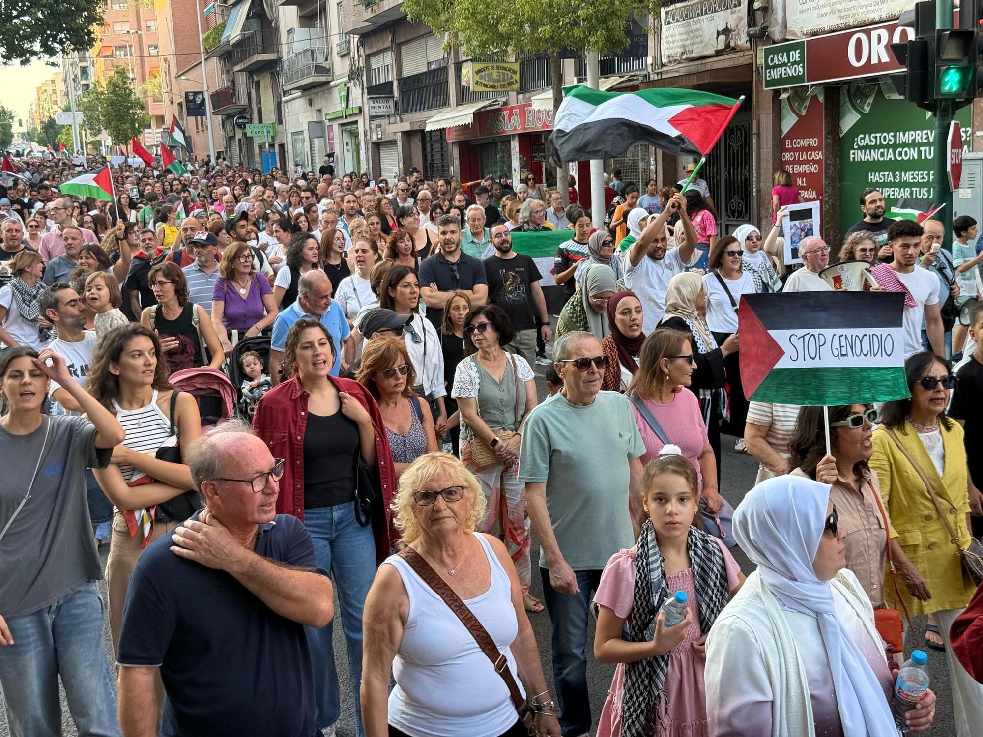 Así ha sido la multitudinaria manifestación para exigir la libertad de Palestina en Elche