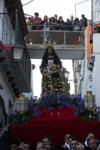 Alicante se vuelca con la procesión de Santa Cruz