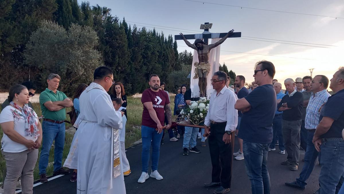 El pueblo de Abertura sacó a su Cristo en procesión para pedir que llueva.