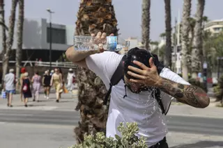 Sanidad activa la alerta naranja por la ola de calor en Alicante