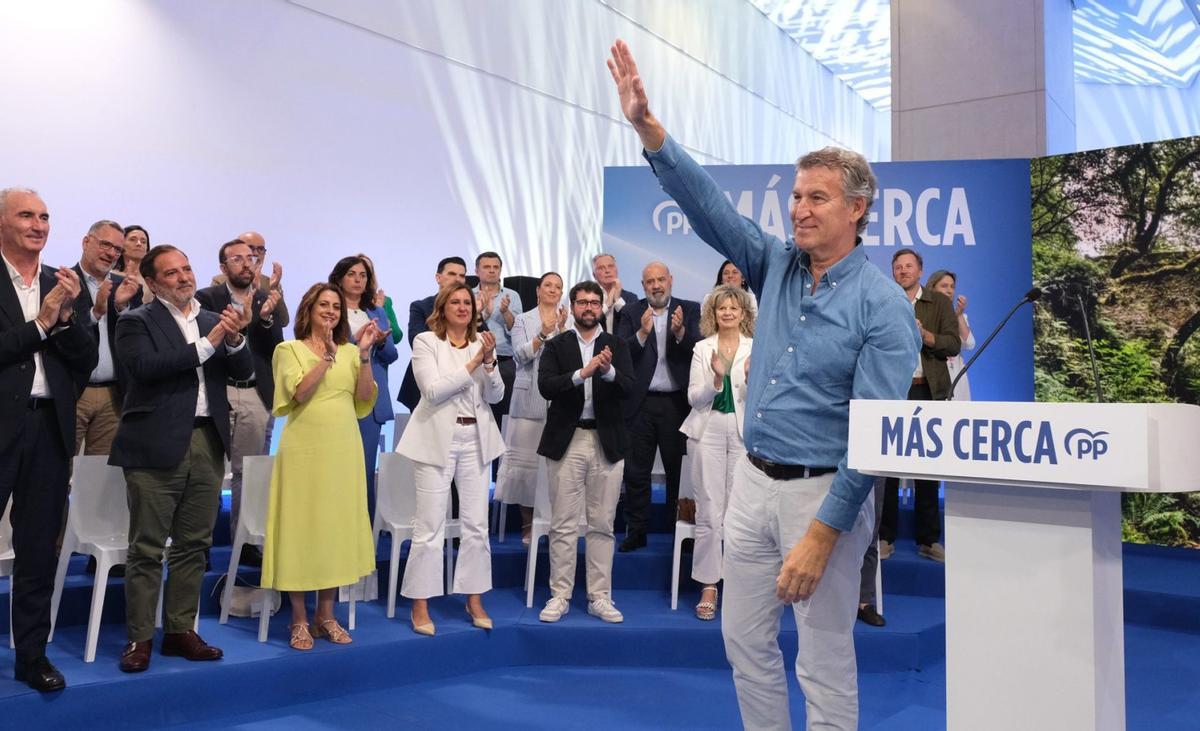 Feijóo demana "decència" als alcaldables del PP pel "deteriorament institucional"