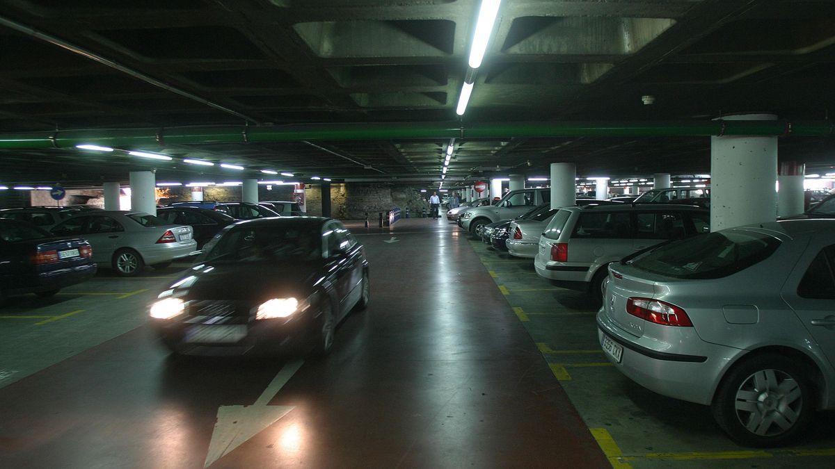 Interior de un parking.