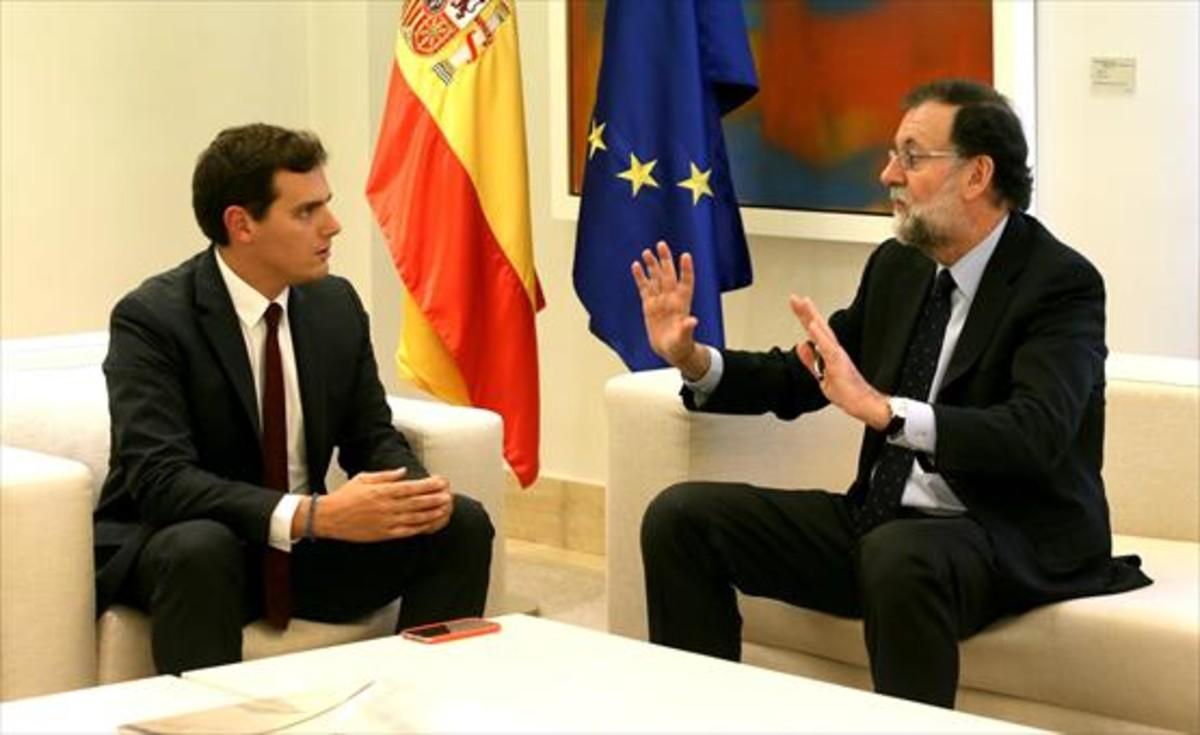 El líder de Ciudadanos, Albert Rivera, con el presidente del Gobierno, Mariano Rajoy.