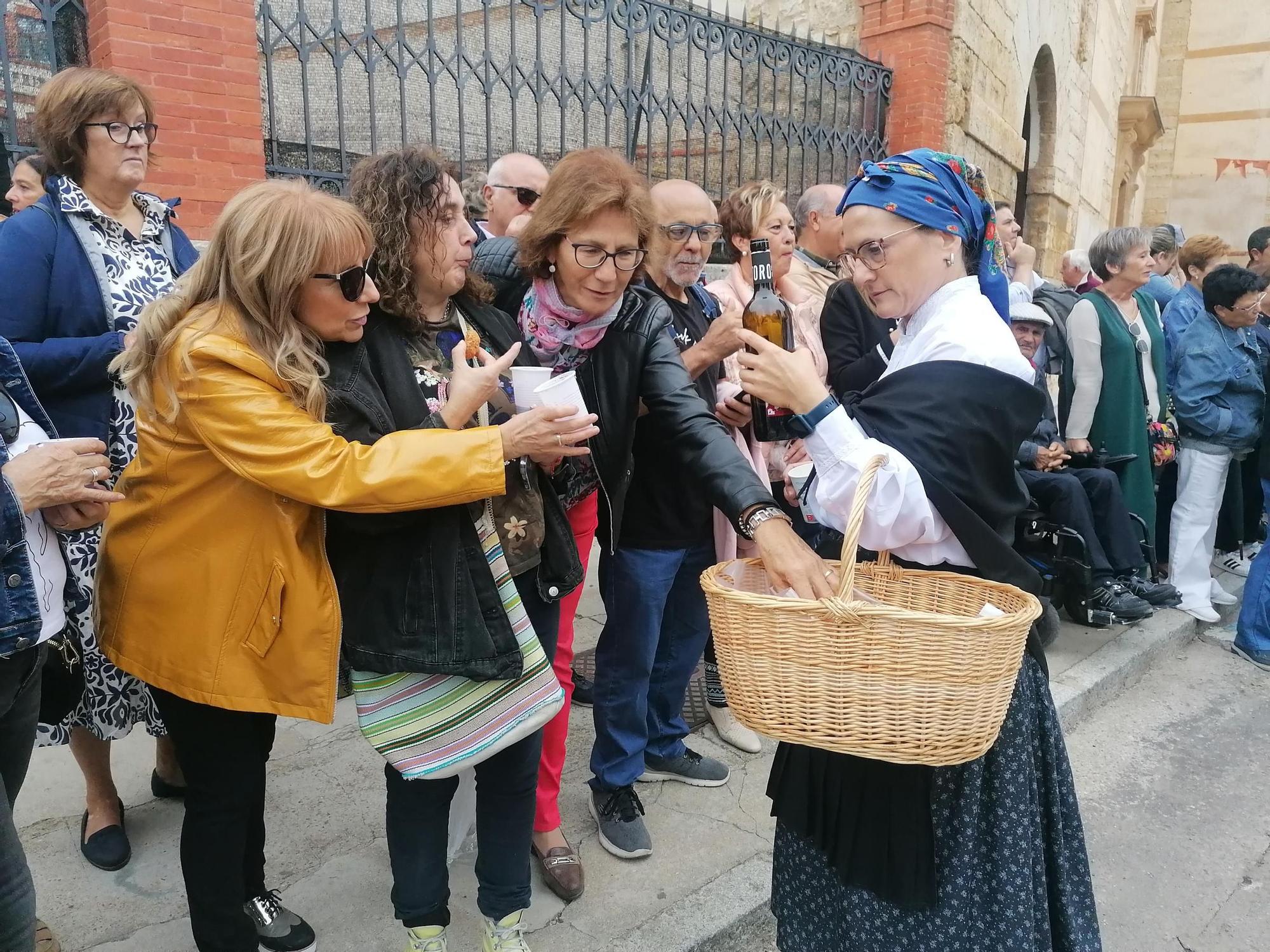 GALERÍA | Toro recrea la vendimia tradicional en el desfile de carros