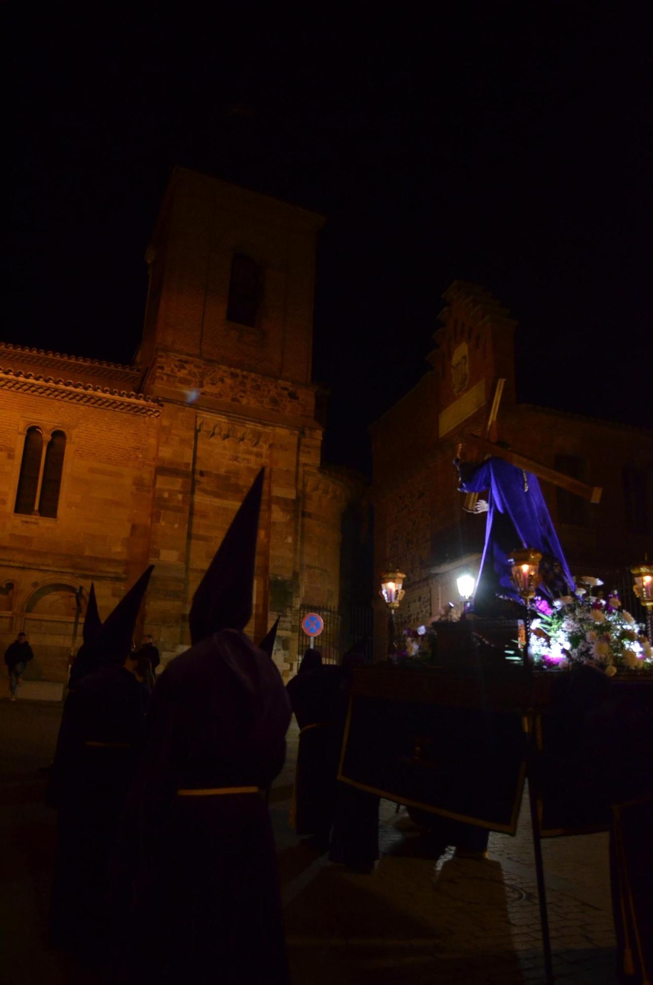 GALERÍA | Solemne Procesión de las Tinieblas, en Benavente