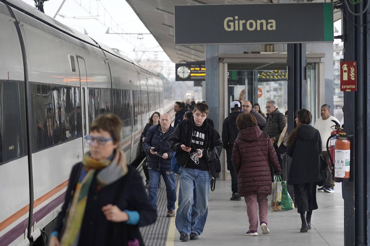 Les imatges de l'estació de Rodalies en un nou dia de caos al servei