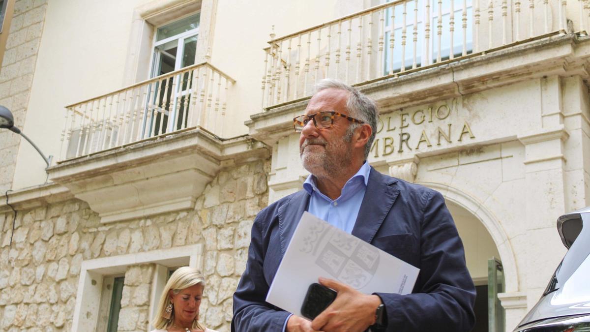 Carlos Pollán en su visita al Centro Zambrana.