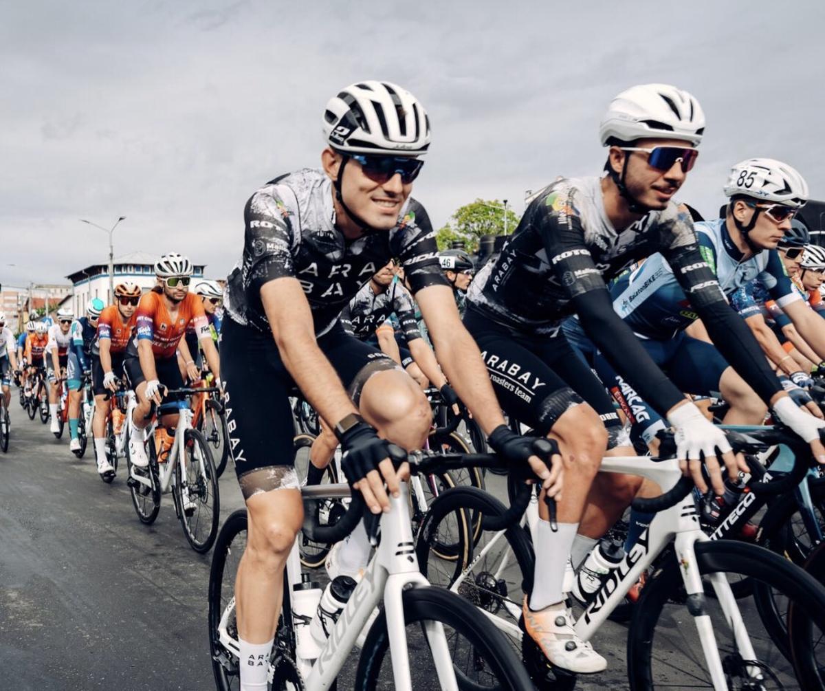 Dos corredores del Illes Balears Arabay, en el Tour de Eslovaquia 2025