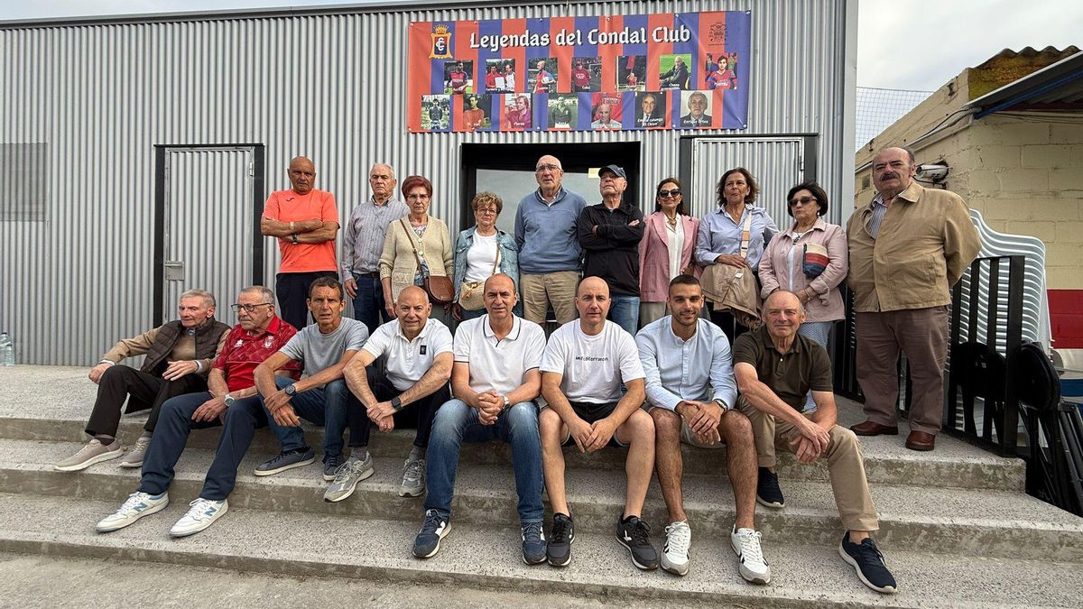 Grupo de homenajeados y familiares.