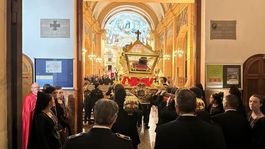 El Santo Entierro llora la muerte de Jesús en Torrent