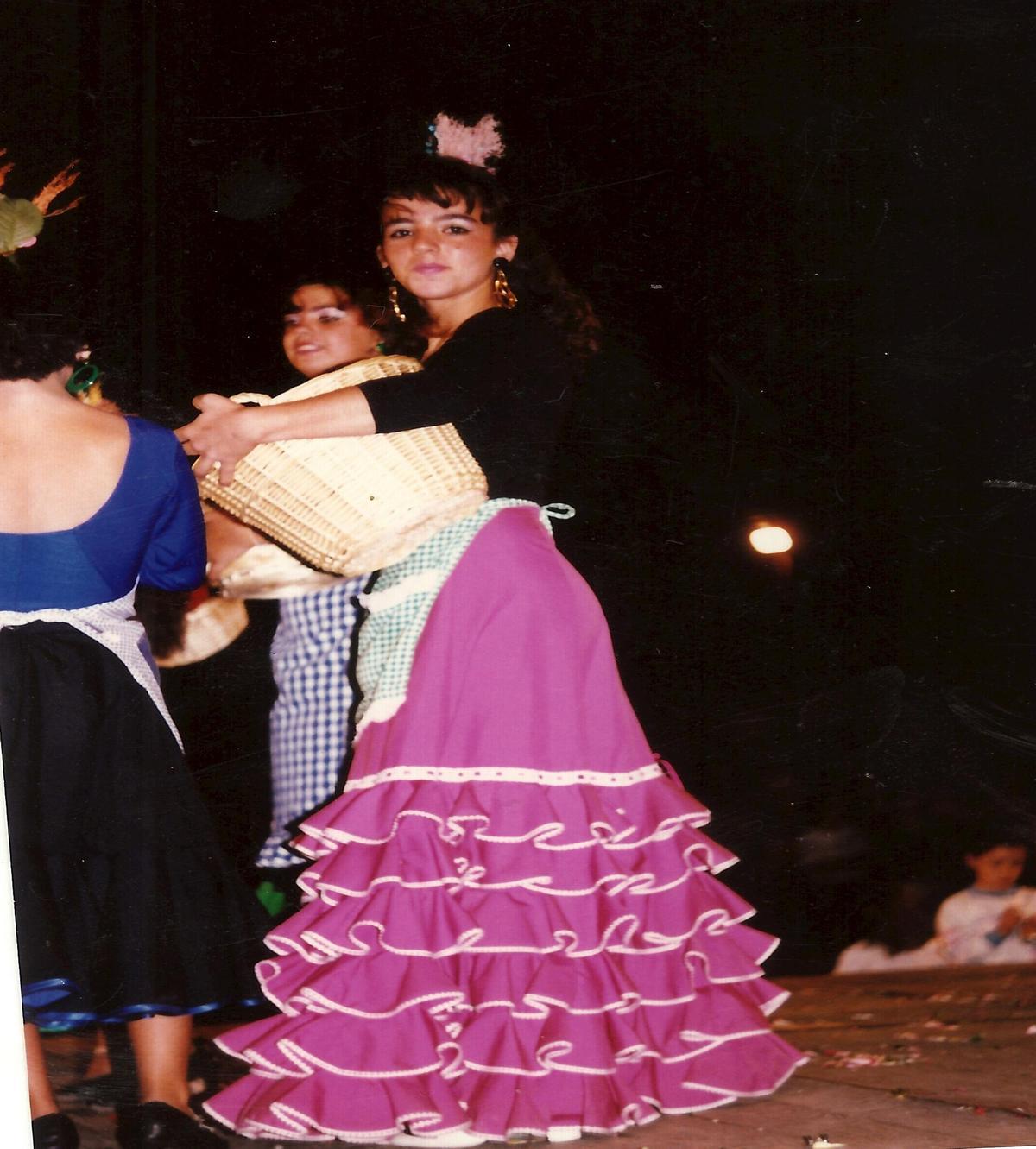 La bailaora Azucena Rodríguez de pequeña, en los inicios de su carrera.