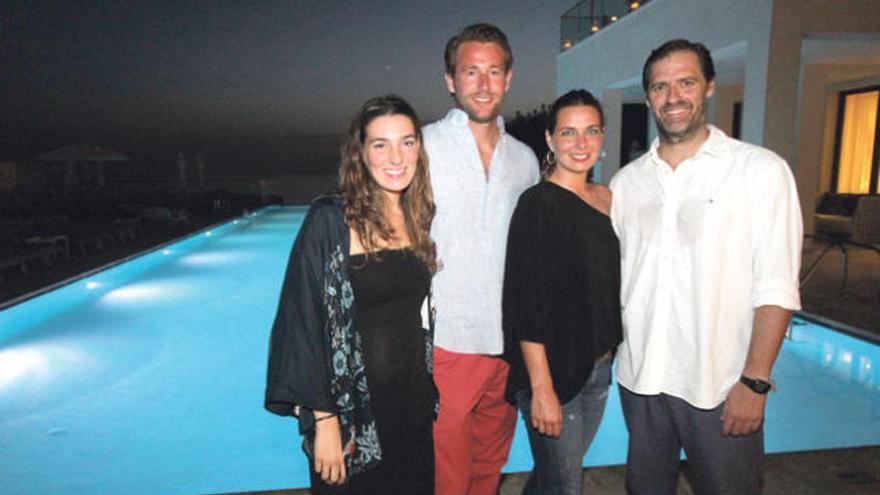 Las hijas de Bertín Osborne, con su maridos, en el Jumeirah.