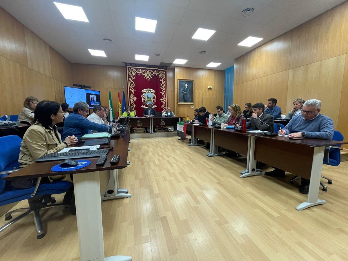 Sesión plenaria en el Ayuntamiento de Puente Genil.
