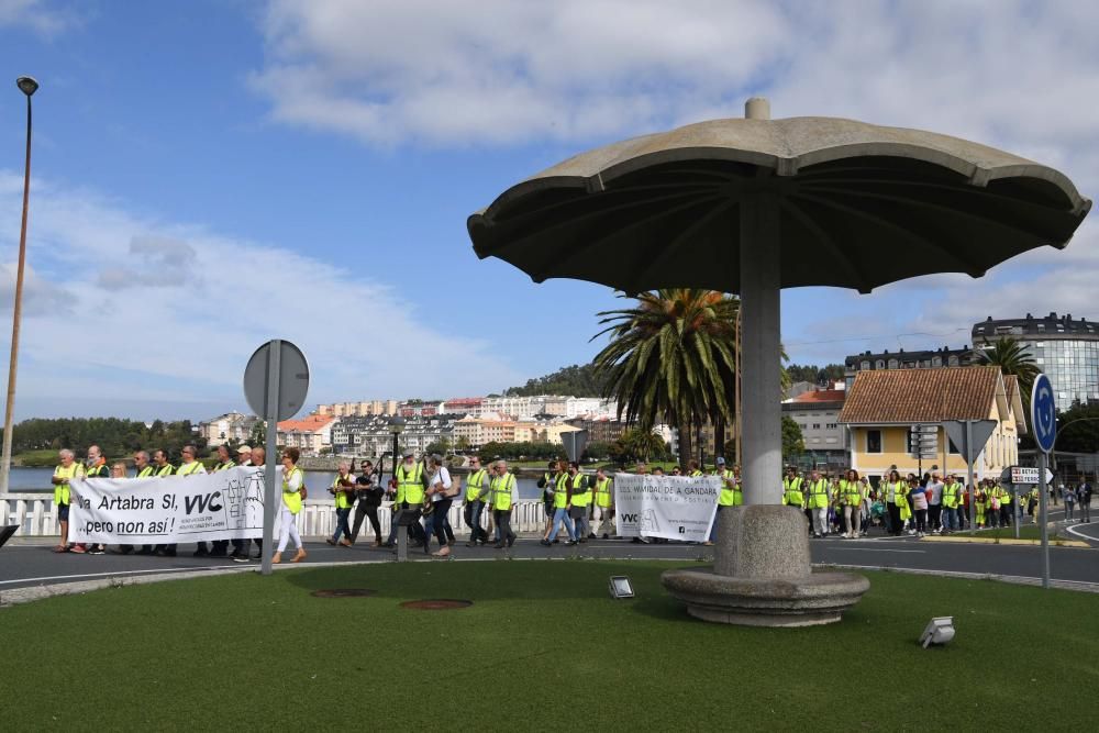 Vecinos cortan tráfico en protesta por el trazado