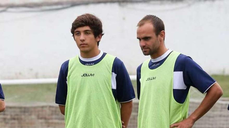 El juvenil Pablo Fernández, junto a Guaya, estuvo entrenando a las órdenes del entrenador Blas García con el primer equipo.