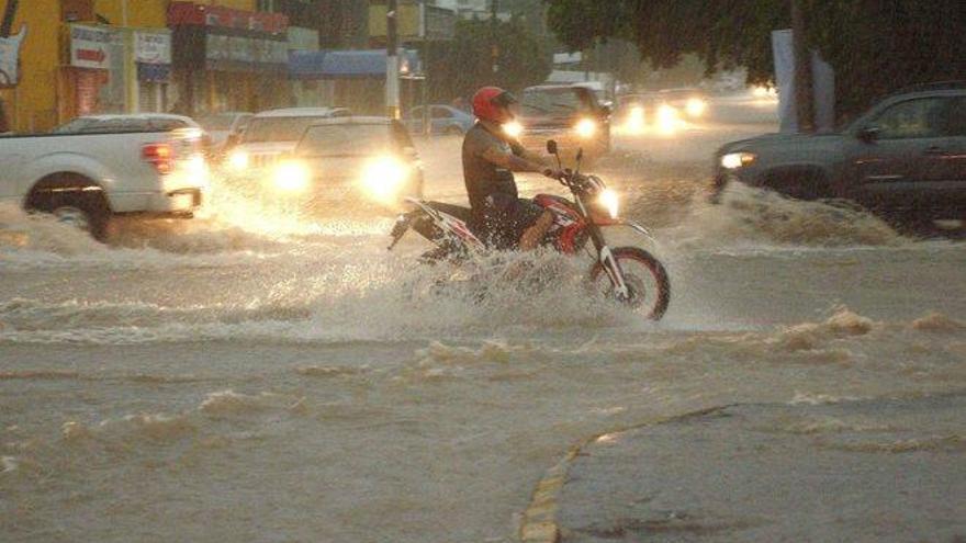 El huracán &#039;Lorena&#039; pone en máxima alerta a varios estados del noroeste de México