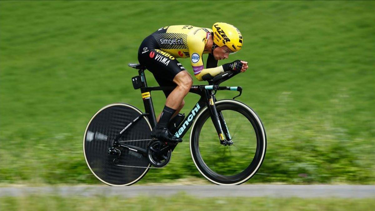 Primoz Roglic durante la crono que terminó ganando