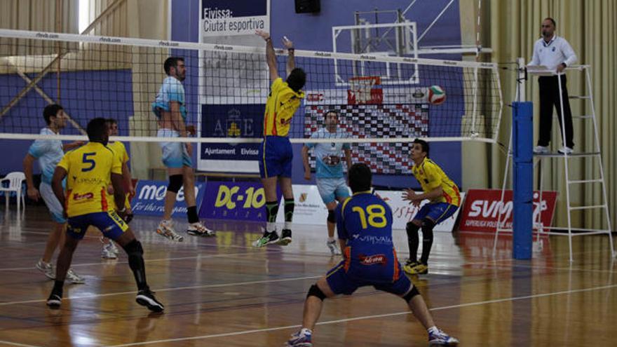 El Eivissa, campeón balear, en un partido de este curso.