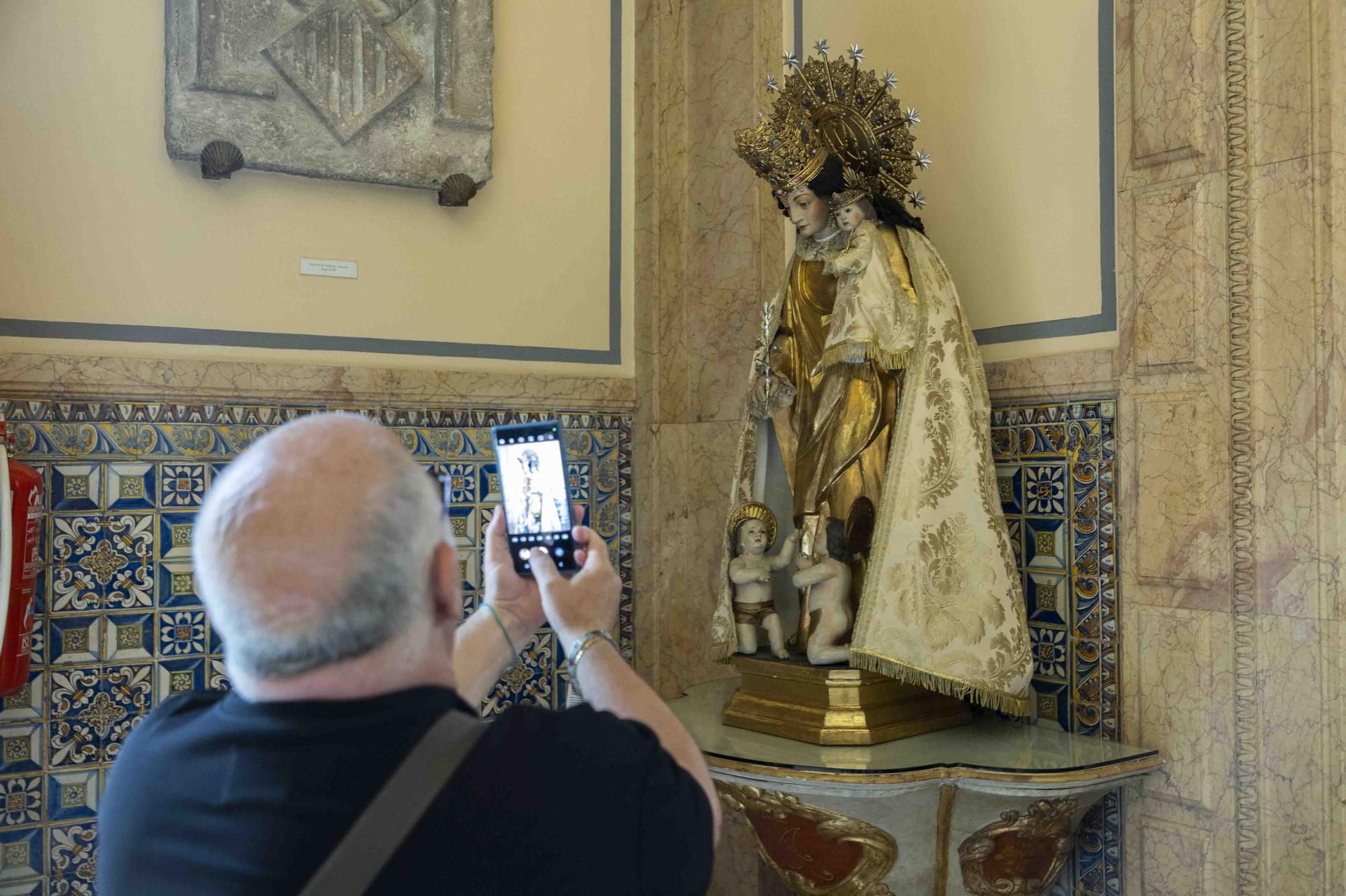 La Virgen de los Desamparados en el Ayuntamiento