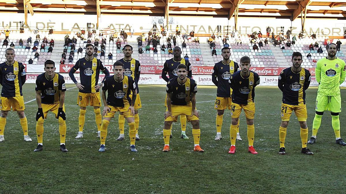 Equipo titular ayer del Deportivo en Zamora con seis canteranos. |  // LOF