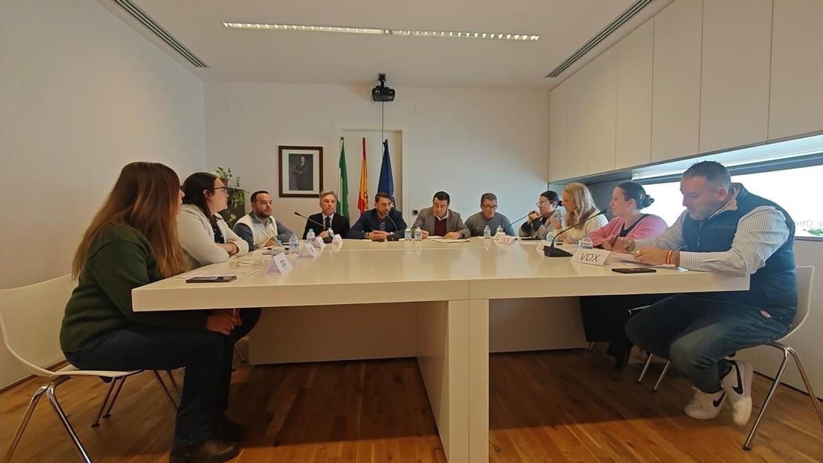 Celebración del Pleno del Ayuntamiento de Obejo en el que se acordó nombrar el parque-mirador como "Vecinos de Adamuz".