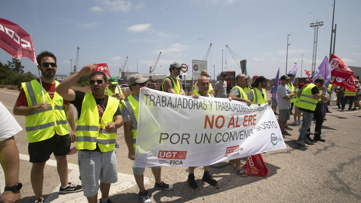 Segunda jornada de huelga de los trabajadores de Fertiberia en Sagunt.