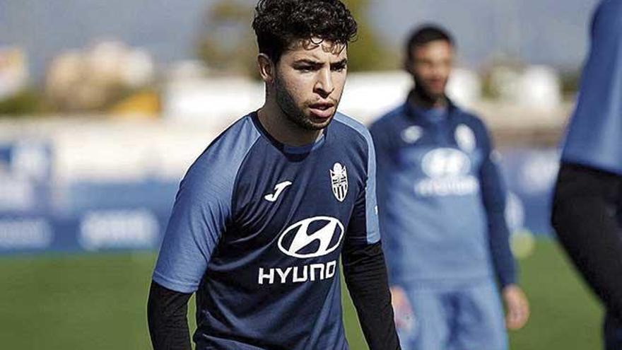 Samuel Shashoua, en un entrenamiento del  AtlÃ©tico Baleares antes de que se suspendiera la Liga.