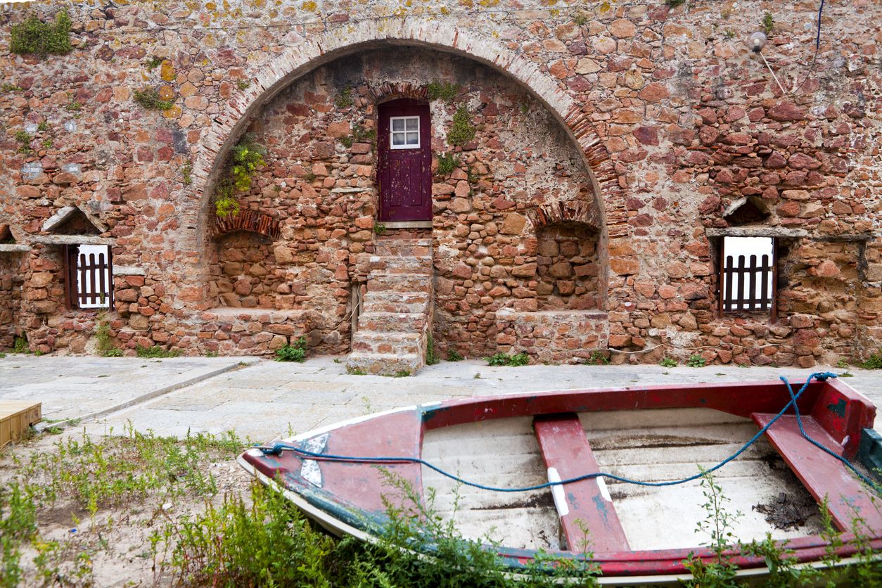 En Berlenga grande podrás alojarte en un albergue con encanto o un camping.