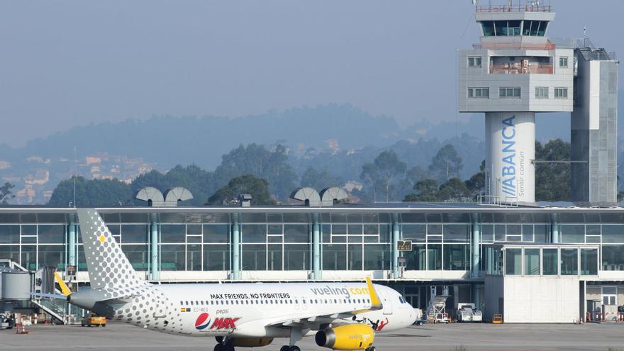 El aeropuerto de A Coruña recupera el vuelo a París y agranda la brecha con el de Vigo