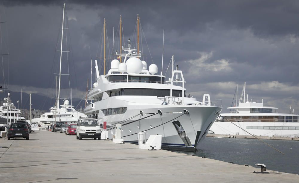 Investigan un foco de coronavirus en el Club de Mar en el yate de la familia real catarí