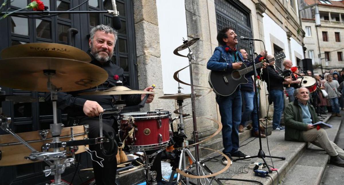 Grupo que puso la música en el acto del Ateneo. | Rafa Vázquez
