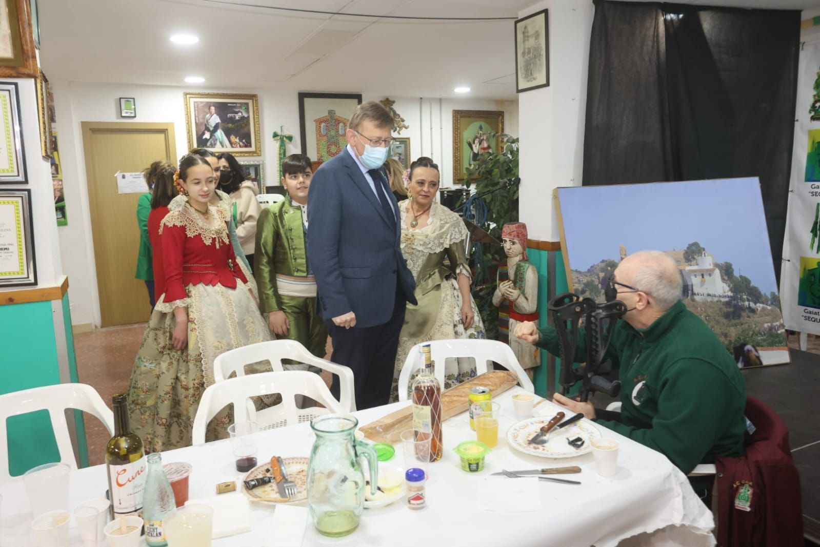 Visita de Ximo Puig y Amparo Marco a la Gaiata 15