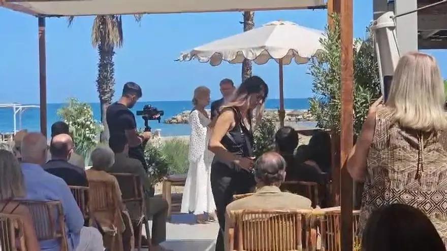 Gabriela Bravo recita a Brines en su boda