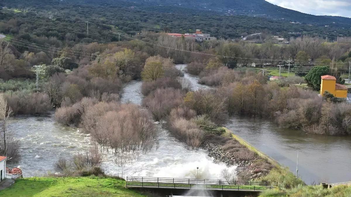Plasencia inicia obras en la presa del Jerte con posibles descensos de presión en zonas altas de la ciudad.