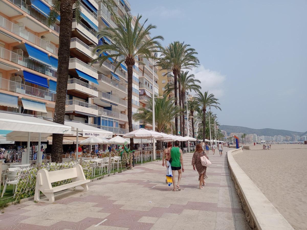 El paseo marítimo de Cullera se volverá a llenar de visitantes con el buen tiempo previsto en Fallas.
