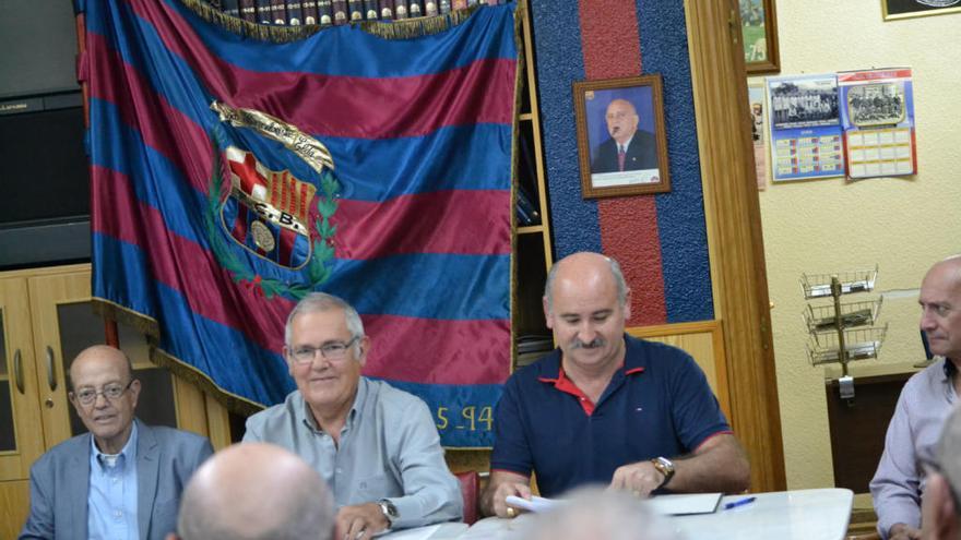 Imagen de una asamblea de la peña de Elda