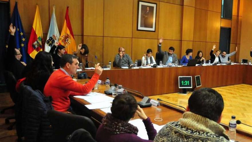 El grupo de gobierno, del PSOE, contó con el apoyo del BNG en la moción del ambulatorio. // Iñaki Abella