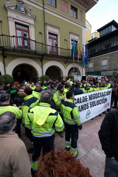 Protesta de trabajadores del Ayuntamiento de Langreo
