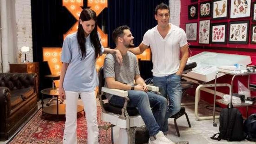 Milena Smit, David Victori y Mario Casas, en el rodaje.  // Efe