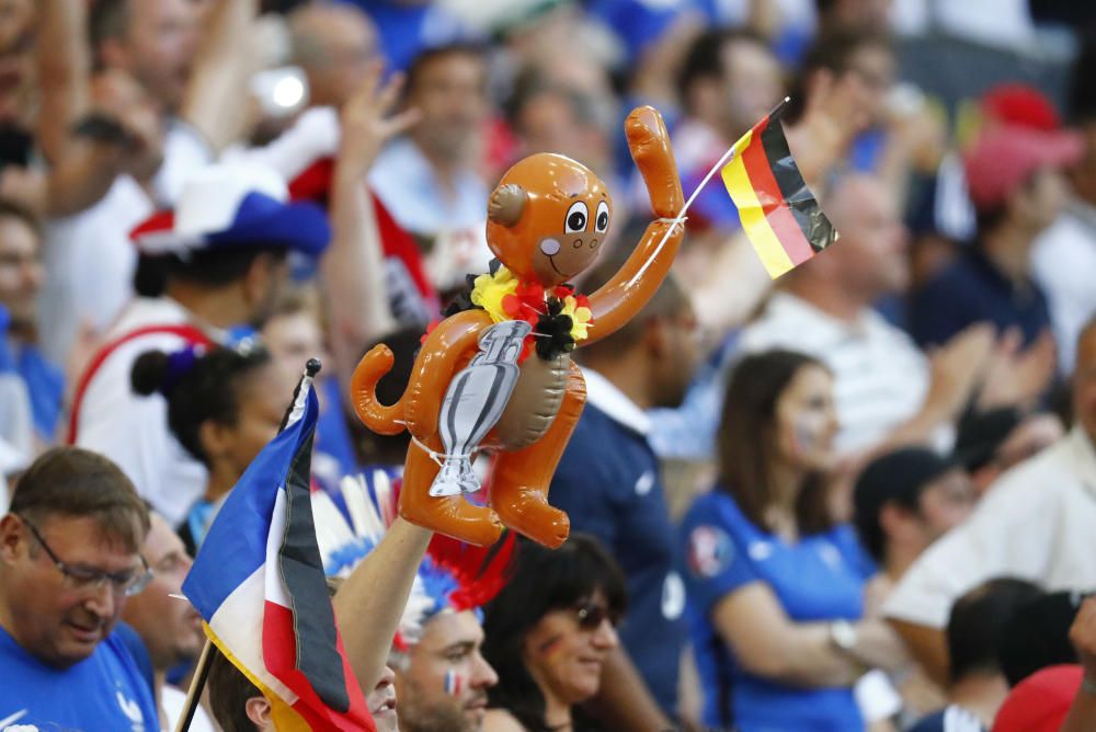 Las aficiones calientan el Alemania-Francia