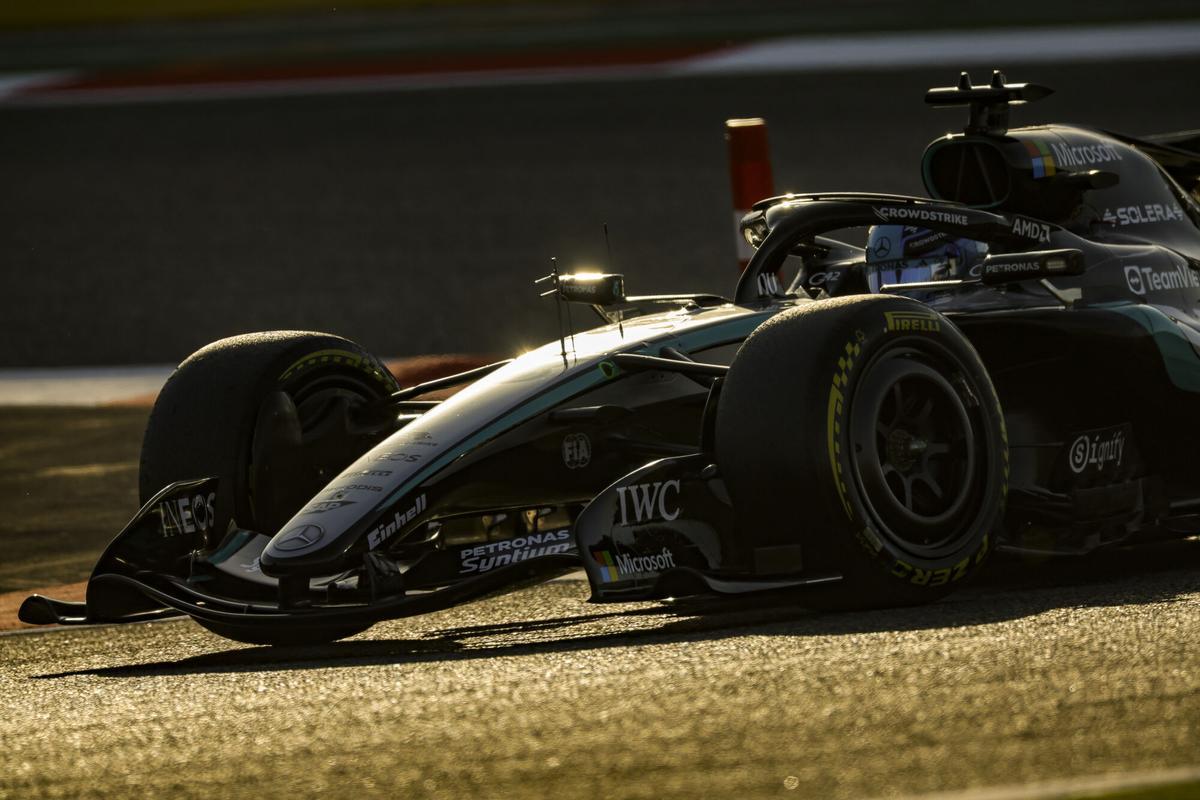 El Mercedes de Russell durante los test