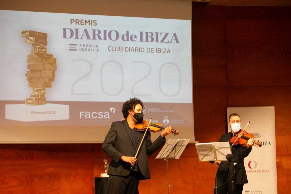 Gala Premis Diario de Ibiza- Actuación musicalDe izquierda a derecha: Ramsés Puente, al violín, y Miguel Falomir con la viola.