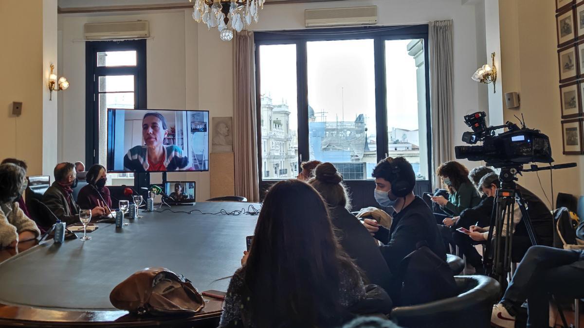 Momento del encuentro con científicos ayer en Madrid.