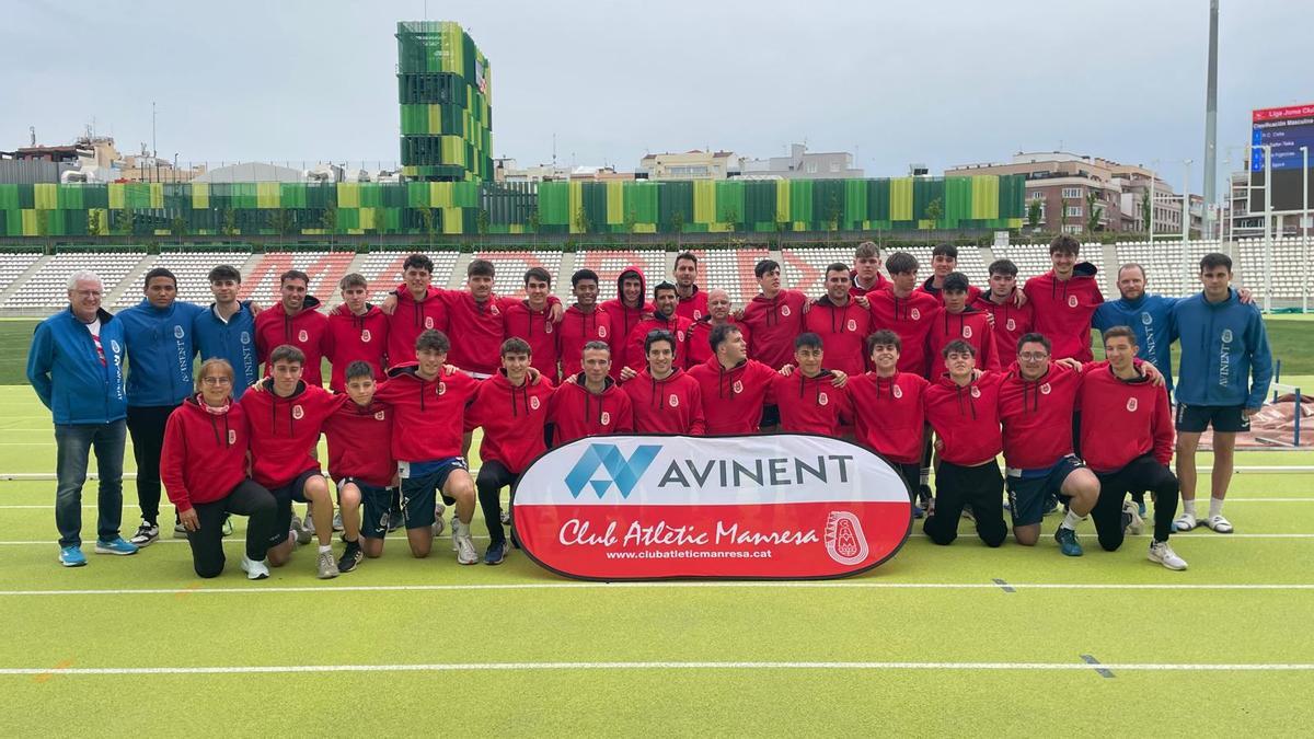Els membres de l'equip de l'Avinent Manresa que va competir a l'Estadi del Vallhermoso, de Madrid