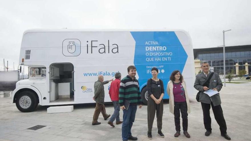 Un autobús expositivo difundirá el legado de las Irmandades da Fala