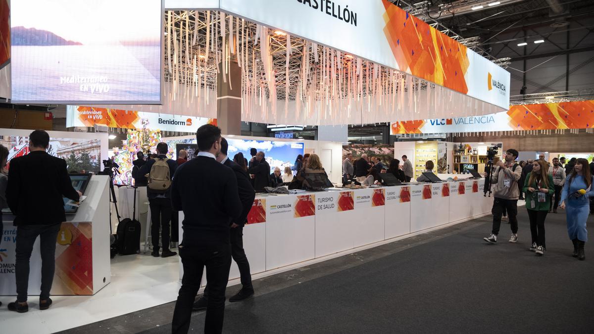 Ambiente en el espacio de Castellón de la feria de turismo de Madrid, Fitur.